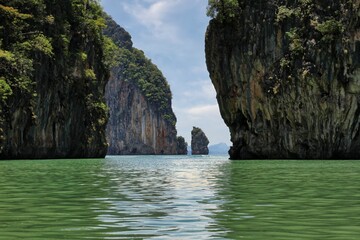Isla Tapu, also known as James Bond Island, is a small and iconic island near Phuket (Thailand) famous for being the film set of a James Bond film