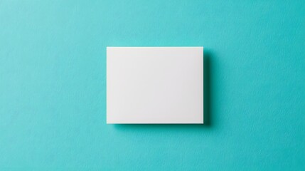 青緑色の背景に空白のカード