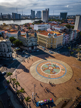 Pra&ccedil;a do Marco Zero de Recife, Pernambuco, Brasil. uma vista a&eacute;rea de Drone da pra&ccedil;a e suas contru&ccedil;&otilde;es. 
