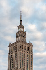 Obraz premium palace of culture and science in warsaw at dawn in spring in poland