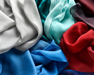 Tecidos de seda coloridos