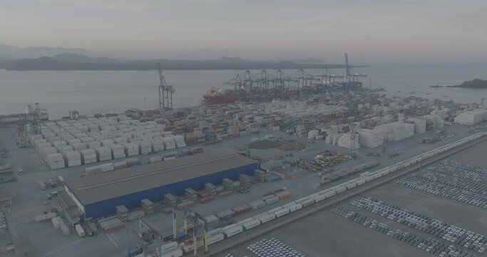 Porto de paranagu&aacute; no Paran&aacute; / Brasil