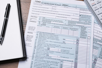 Obraz premium Payroll. Tax return forms, notebook and pen on wooden table, flat lay