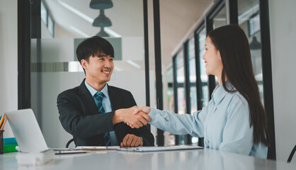 HR managers shake hands with job candidates, accept ideas, and agree to collaborate within the organization.
