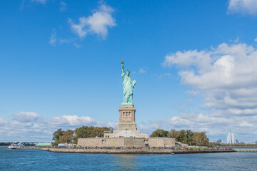 Frontal photo of Statue of Liberty