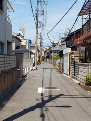 Fototapeta na wymiar 大阪の住宅密集地と道路の風景