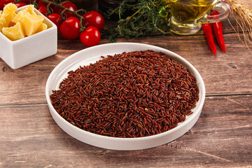 Red raw dry rice gor cooking