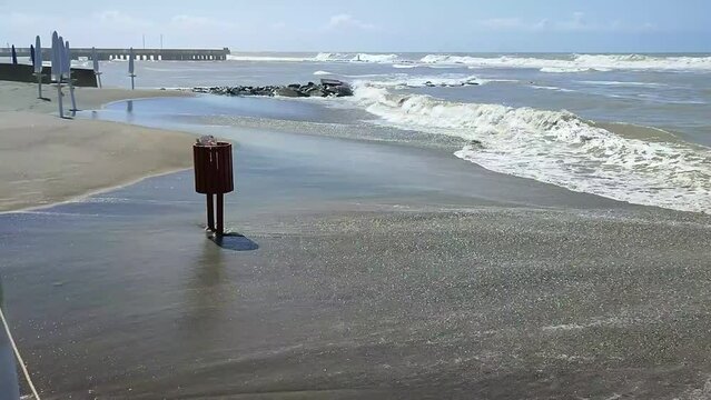 Lido di Ostia - Panoramica del mare dalla riva del Lido Salus