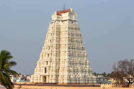 Beautiful White Vellai Gopuram of Sri Ranganatha Swamy Temple, World Largest Hindu Temple, Srirangam, Tiruchirappalli, Tamil Nadu, India. 
