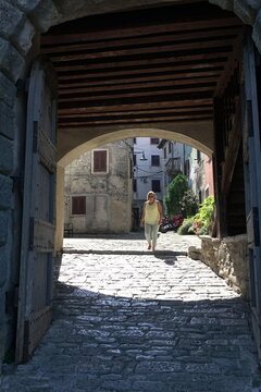 Stadttor in Buzet, Kroatien