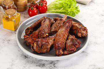 Roasted duck wings with sauce