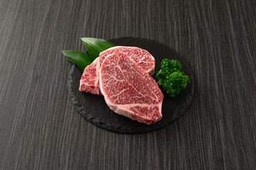 黒毛和牛　ヒレステーキ　皿盛り　Japanese Black Beef Fillet Steak Served on a Plate
