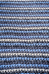 Tejido de líneas de lana azul, negro y blanco
