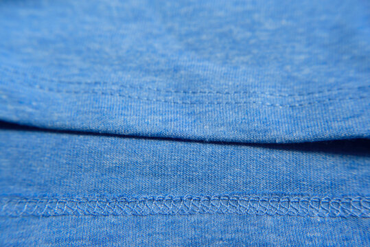 Pespunte en camiseta de algod&oacute;n jaspeado azul