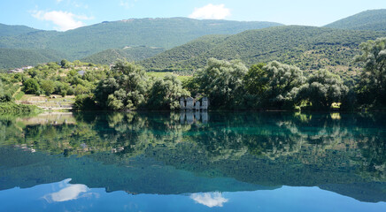 Fototapeta premium Lago di Capodacqua, Atlantide d'Abruzzo, Capestrano