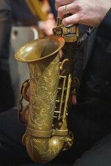 Eine historische und verzierte Tuba iauf einem Konzert.