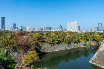 Obraz premium Osaka cityscape with blue sky from Osaka Castle