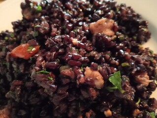 Venus-style black rice with tuna, cherry tomatoes and prawns