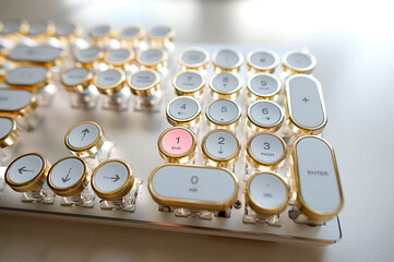 기계식 키보드의 클래식 키 캡을 확대한 모습