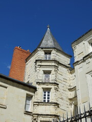 Tour d'un Ancien bâtiment dans Châtellerault 