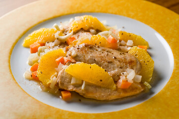 clearvolume_up59 / 5000Resultados de traducciónFront view of chicken breast with vegetables to orange