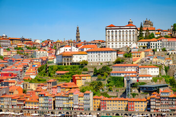 A photograph of the city of Porto intended for tourism on a sunny day. Concept: A city with traditional Portuguese architecture on the banks of the Douro River. - obrazy, fototapety, plakaty