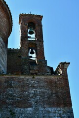 Campanile medievale della Basilica di San Galgano . Chiusdino. Siena.