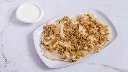 Azerbaijani yarpaq khengel with minced meat 