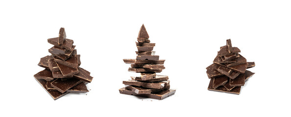 Broken chocolate bar stack, isolated. Milk chocolate square pieces, cubes, small bloks pile, choco - obrazy, fototapety, plakaty