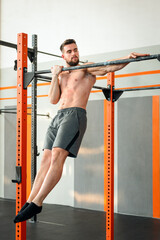 Strong man doing archer pull ups on bar