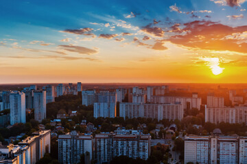 Citées françaises et coucher de soleil