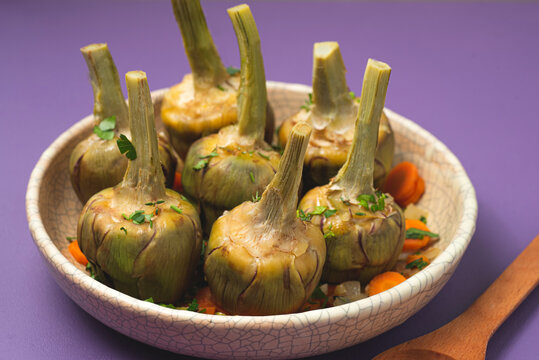  French artichokes &agrave; la Barigoule or Carciofi alla provenzal. Provencal artichokes stewed with carrots, onions, white wine, bay leaves and Proven&ccedil;al herbs. Spring recipes from southern France. Lavende