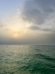 Obraz premium cloudy seascape, sea horizon, azure sea surface