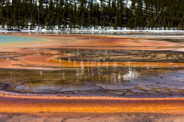 Fototapeta premium A view of a section of the Grand Prismatic Springs in Yellowstone National Park.