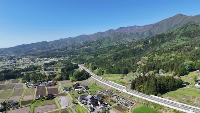 長野県伊那市、中央道小黒川PA付近からドローンで木曽山脈を撮影。
