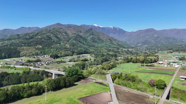 長野県伊那市、中央道小黒川PA付近からドローンで木曽山脈を撮影。
