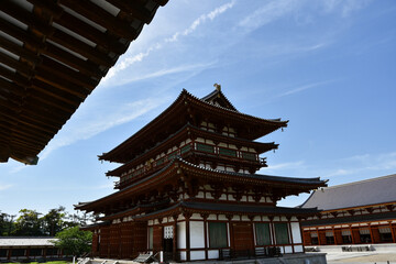 青空に映える薬師寺金堂