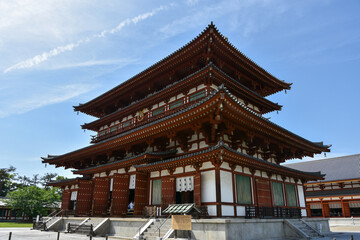 青空に映える薬師寺金堂