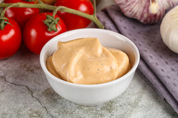 Yellow cream grill sauce for burger