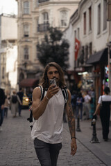 Fototapeta premium Man tourist with a backpack walks around Istanbul, taking photos.