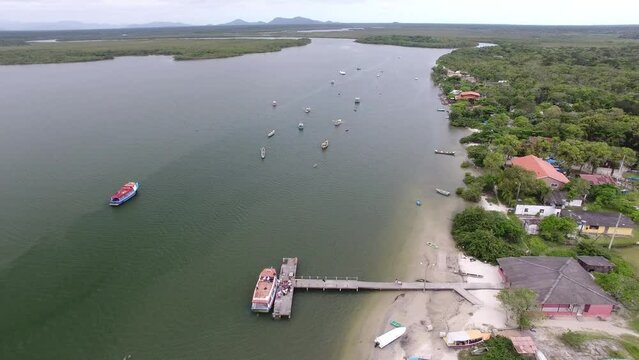 Ilha das Pe&ccedil;as, Ba&iacute;a de Paranagu&aacute;, Paran&aacute;, Brazil