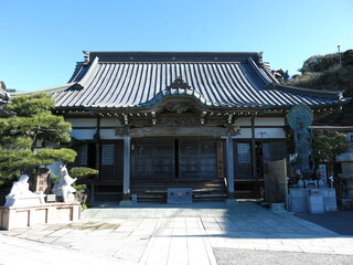 鎌倉市の満福寺（本堂・義経と弁慶の像）