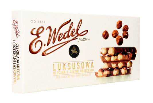 E Wedel Polish milk chocolate and hazelnut bar in a 100g pack
