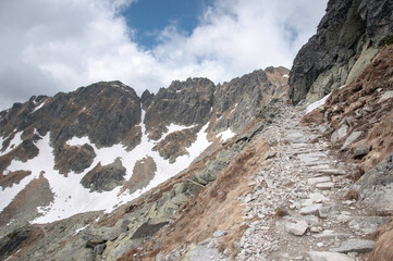 Podróż szlakiem wysokogórskim w Tatrach Wysokich.