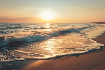Obraz premium Golden sunset over vibrant sandy beach