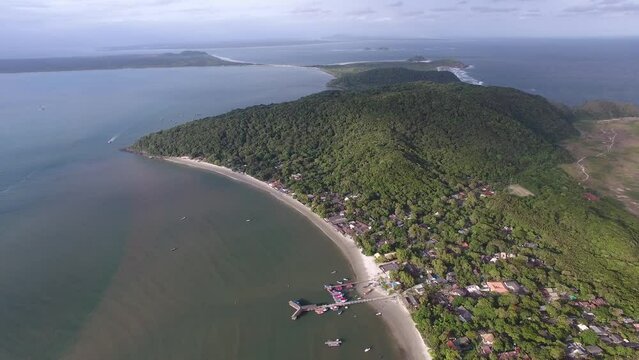 Aerial view of Encantadas Village, on Ilha do Mel - Paranagu&aacute;, Paran&aacute;, Brazil