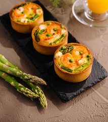 Savory mini quiches with asparagus and orange juice