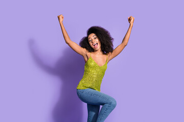Naklejka premium Photo of good mood positive glad woman wear trendy clothes raise hands celebrate success isolated on violet color background
