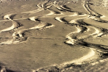 trackst in snow