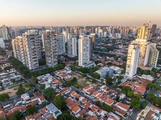 Fotos aéreas da região do Brooklin em São Paulo. Zona Sul, ao amanhecer, e também o skyline dos...